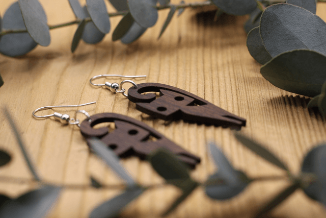 Boucles d'Oreilles en Bois Massif - Frêne ou Noyer - Modèle Chat