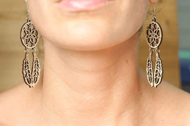 Boucles d'Oreilles en Bois Massif - Frêne ou Noyer - Modèle Dreamcatcher