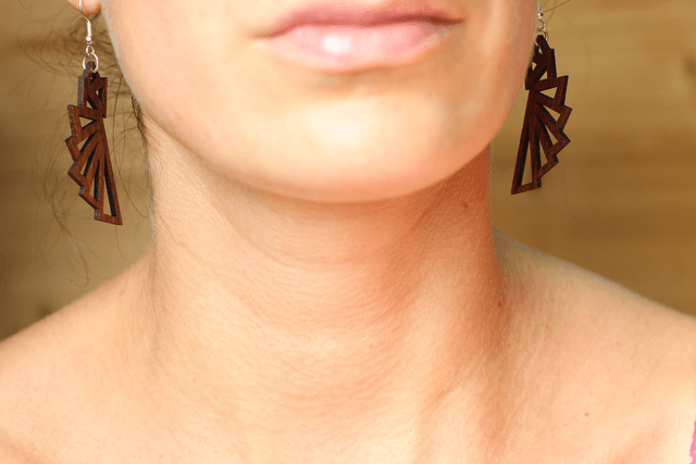Boucles d'Oreilles en Bois Massif - Frêne ou Noyer - Modèle Triangles Cascade