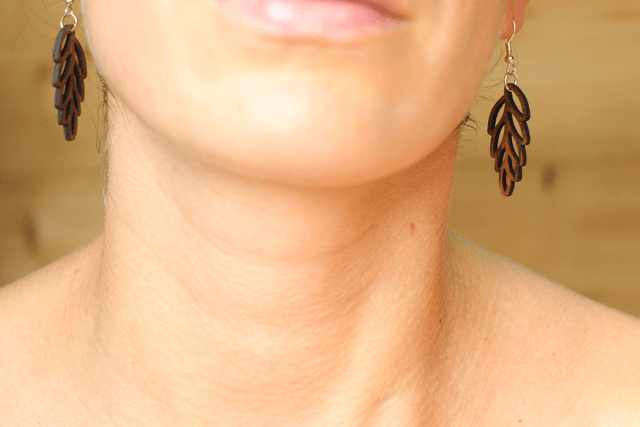 Boucles d'Oreilles en Bois Massif - Frêne ou Noyer - Grappe