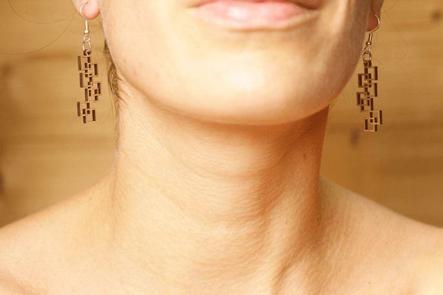 Boucles d'Oreilles en Bois Massif - Frêne ou Noyer - Modèle Petits Carrés