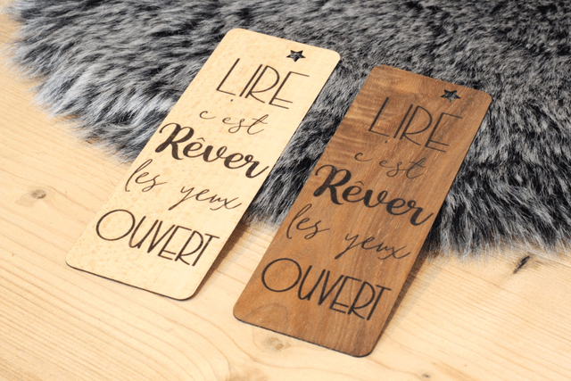 Marque-page en Bois Massif - Hêtre ou Noyer - Modèle "Lire c'est Rêver"