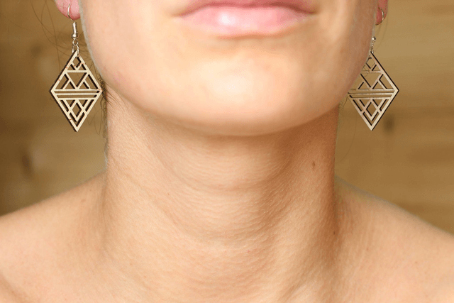 Boucles d'Oreilles en Bois Massif - Frêne ou Noyer - Modèle Losange