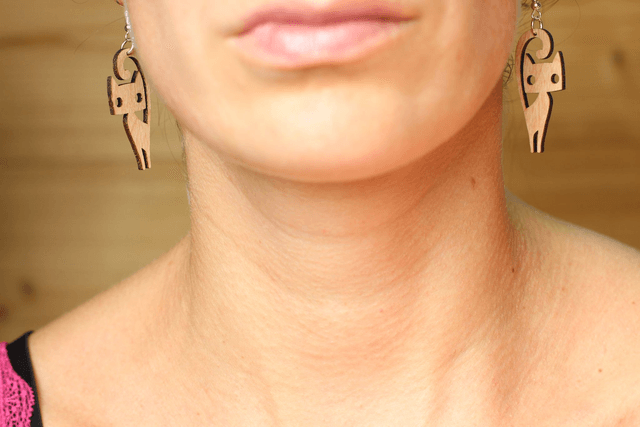 Boucles d'Oreilles en Bois Massif - Frêne ou Noyer - Modèle Chat