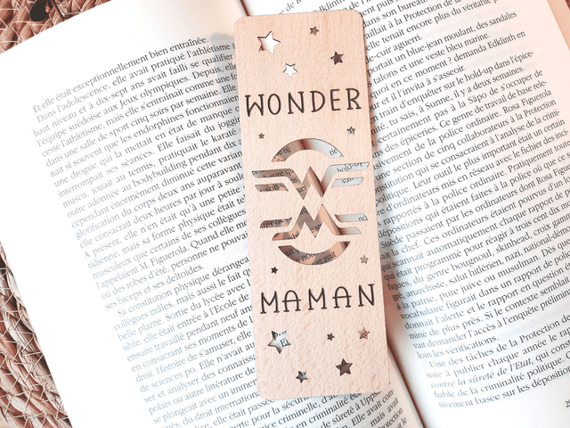Marque-page en Bois Massif - Hêtre - Modèle "Wonder Maman"