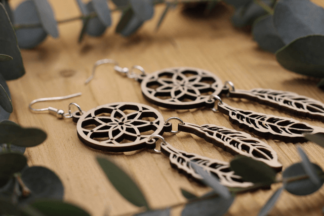 Boucles d'Oreilles en Bois Massif - Frêne ou Noyer - Modèle Dreamcatcher
