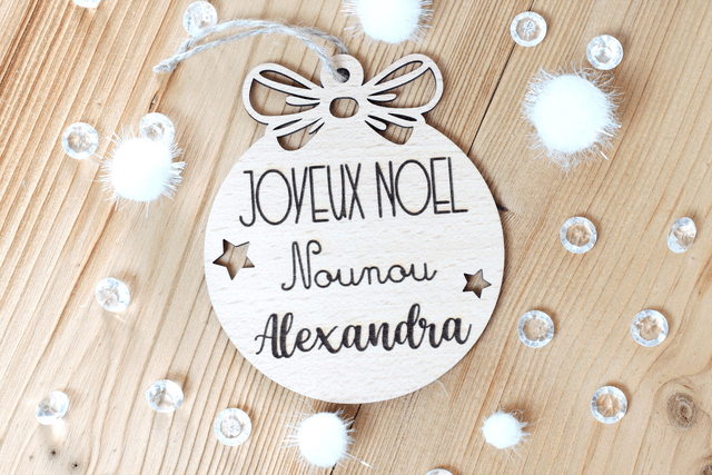 Boule de Noël personnalisée (Avec prénom) en bois massif - Modèle Noeud Simple